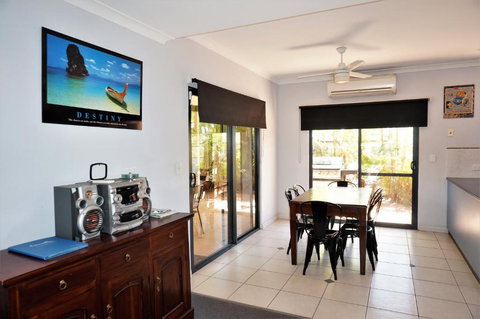 Ningaloo Breeze Villa 8 3 Bedroom Fully Self Contained Holiday Accommodation - Accommodation Asia 6