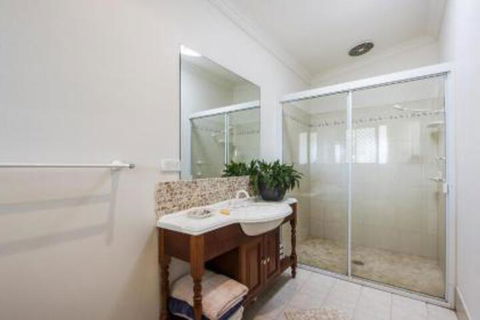 Pelicans Rest - Accommodation Asia 6