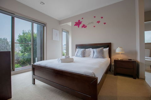 Gorgeous 4BR Home In Point Cook - Accommodation Asia 3
