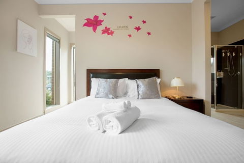 Gorgeous 4BR Home In Point Cook - Accommodation Asia 5