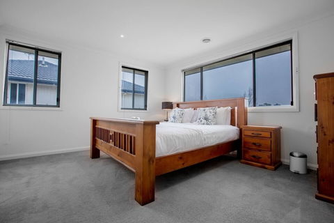 Superb Luxe 5BR House@point Cook Near Lake - Accommodation Asia 3