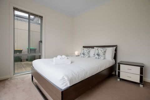 Superb Luxe 5BR House@point Cook Near Lake - Accommodation Asia 4
