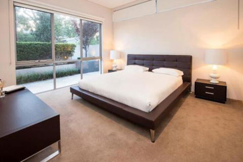 Opulent Oasis - Accommodation Guide 4