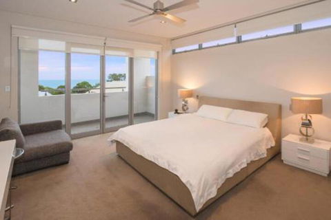 Opulent Oasis - Accommodation Guide 5