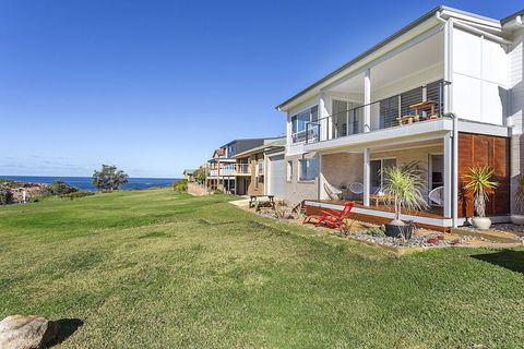 Dolphin Studio Apartment 1a Ocean Street - Accommodation Guide 3
