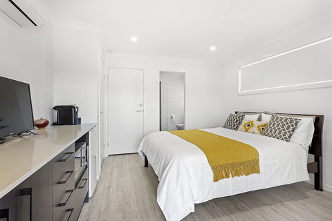 Dolphin Studio Apartment 1a Ocean Street - Accommodation Guide 6
