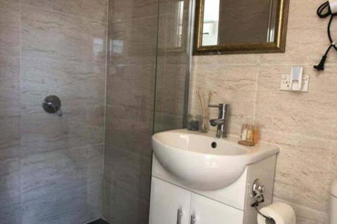 Travelers Affordable Studio Unit (Beverly Hills) - Accommodation Guide 5