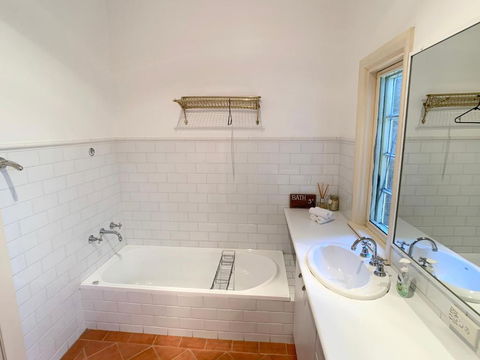 123 Hill St. Heart Of Orange Double Brick - Accommodation Guide 2