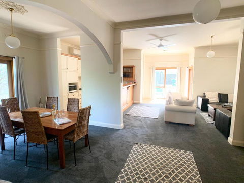 123 Hill St. Heart Of Orange Double Brick - Accommodation Guide 7