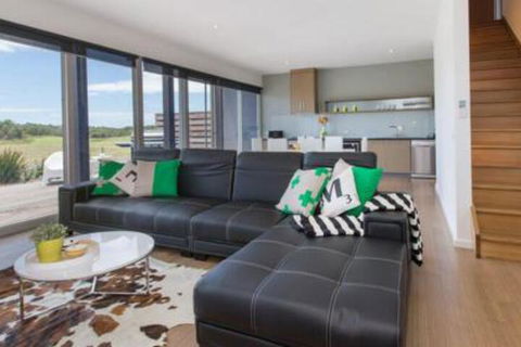 ST ANDREWS BEACH APARTMENT 4.01 - Accommodation Guide 0