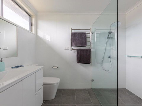 Aloha Direct Beach Access From Property - Accommodation China 4