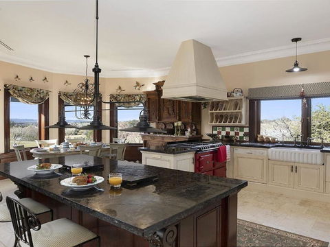 Kilburn Views As Far As The Eyes Can See - Accommodation Guide 6