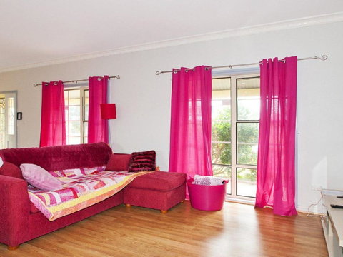 Life Of Riley & Darcey Ideal For Pets - Accommodation Guide 5