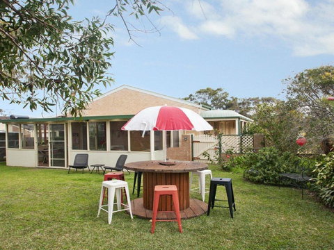 Life Of Riley & Darcey Ideal For Pets - Accommodation Guide 2