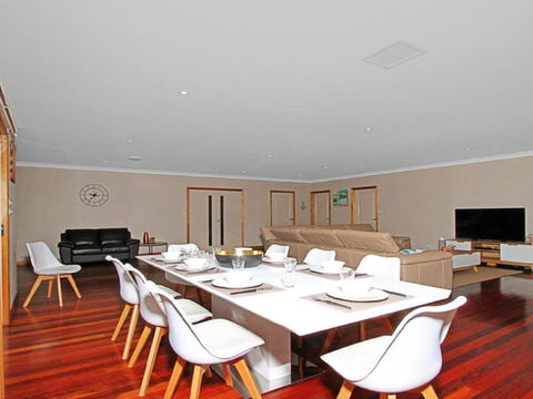 Sandlewood Breeze Spacious Entertainer - Accommodation Guide 2