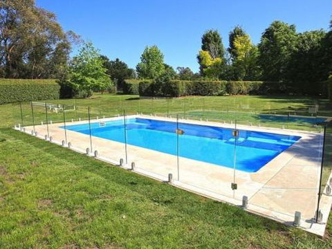 Sarnia Period Home In Garden Oasis With Pool - Accommodation Guide 4