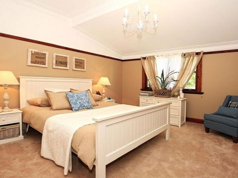 Sarnia Period Home In Garden Oasis With Pool - Accommodation Guide 1