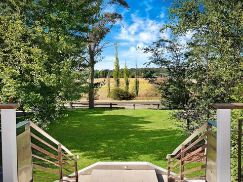 Shepherds Lea The Best Of Town & Country! - Accommodation Guide 3