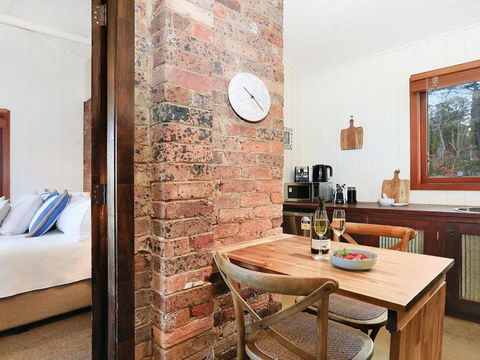 Shepherds Lea The Best Of Town & Country! - Accommodation Guide 7