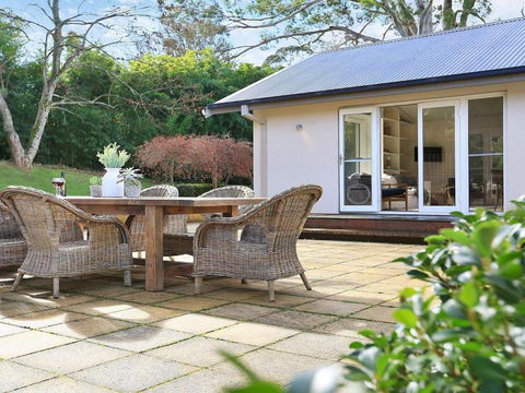 Shepherds Lea The Best Of Town & Country! - Accommodation Guide 4