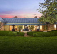 Sutton Downs renovated country home on 100 acres - Accommodation Asia