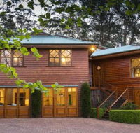 Treetops elegant inviting designer cedar home - Accommodation Asia