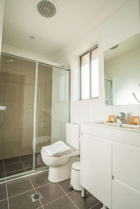 Peaceful 2kingbed Rootyhill Townhouse Near Station - Accommodation Asia 1