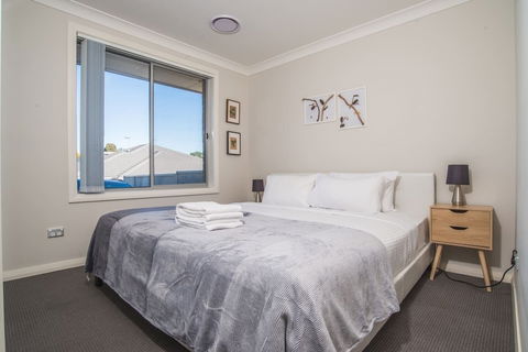 Peaceful 2kingbed Rootyhill Townhouse Near Station - Accommodation Asia 3