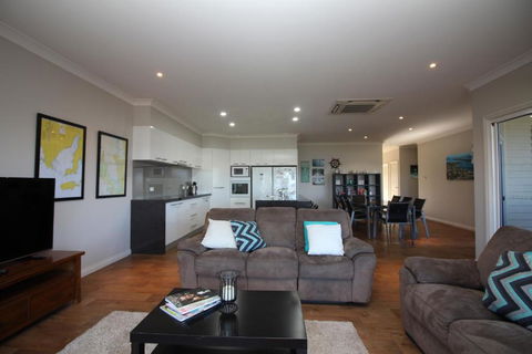 Waterfront On Osprey - Accommodation Guide 6