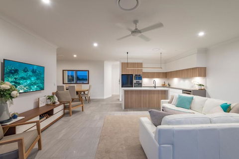 Penthouse Luxe Sunrise Beach - Accommodation Asia 1