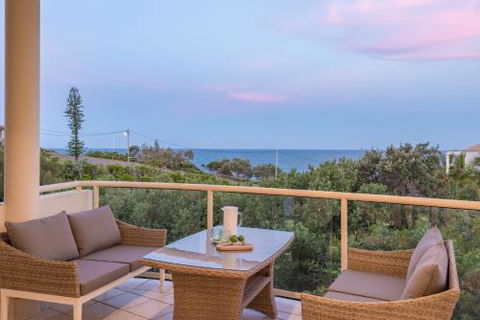 Penthouse Luxe Sunrise Beach - Accommodation Asia 6