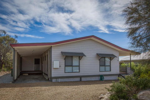 Desert Pea - Accommodation Asia 6