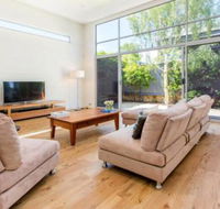 PALM COURT RETREAT MORNINGTON - Accommodation Asia