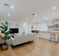118 Refreshing 3BR Werribee Family House - Accommodation Asia
