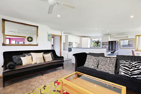 Yarragon 4 Bedroom House In Gippsland - Accommodation Asia 3