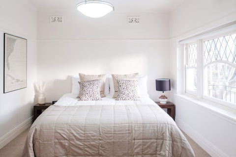 Elwood Beach Calming Tones - Rejuvenate Stays - Accommodation Asia 5