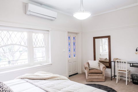 Elwood Beach Calming Tones - Rejuvenate Stays - Accommodation Asia 3