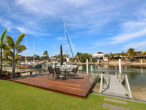 WATERFRONT HOME BORDERING MOOLOOLABA - Accommodation Asia 6