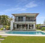WATERFRONT HOME BORDERING MOOLOOLABA - Accommodation Asia