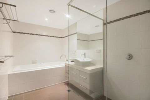 Breakwater Views Apartments - Accommodation Asia 5