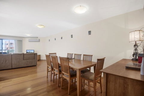 Breakwater Views Apartments - Accommodation Asia 6