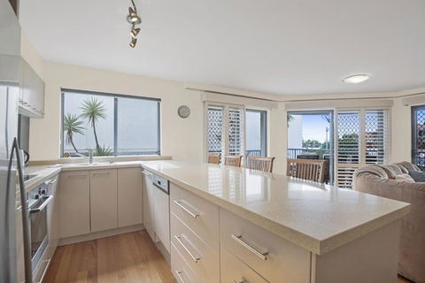 Breakwater Views Apartments - Accommodation Asia 3