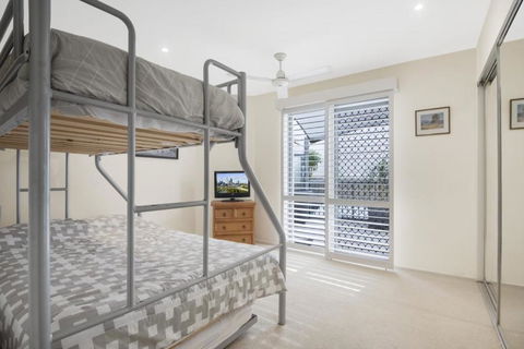 Breakwater Views Apartments - Accommodation Asia 1