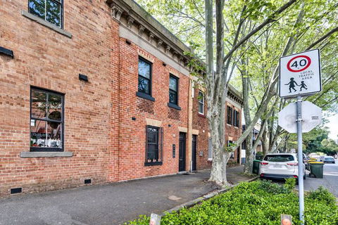 Bull Street 116 - Accommodation Asia 1