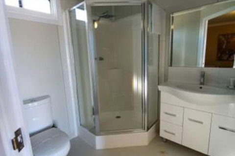 Cornwall House Accommodation - Accommodation Guide 6