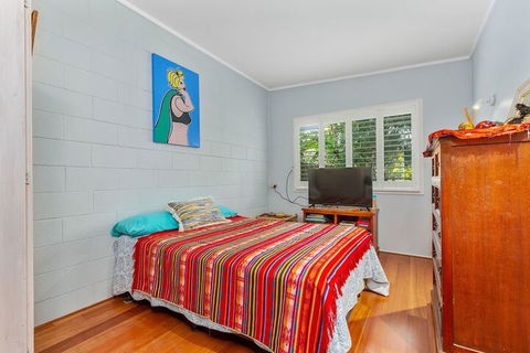 BEACH RETREAT - Accommodation Guide 7