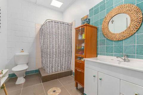BEACH RETREAT - Accommodation Guide 5