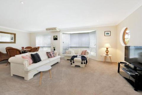 Hook Wine & Sinker Hervey Bay - Accommodation Guide 4
