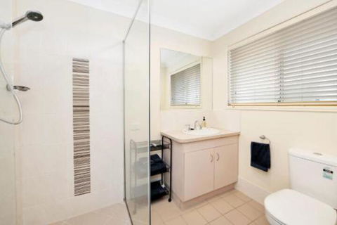 Hook Wine & Sinker Hervey Bay - Accommodation Guide 7