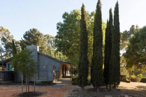 East Wing - Accommodation Guide 0